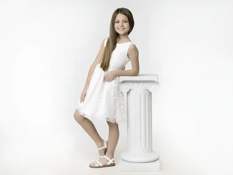 Book bambina in studio, scatto naturale