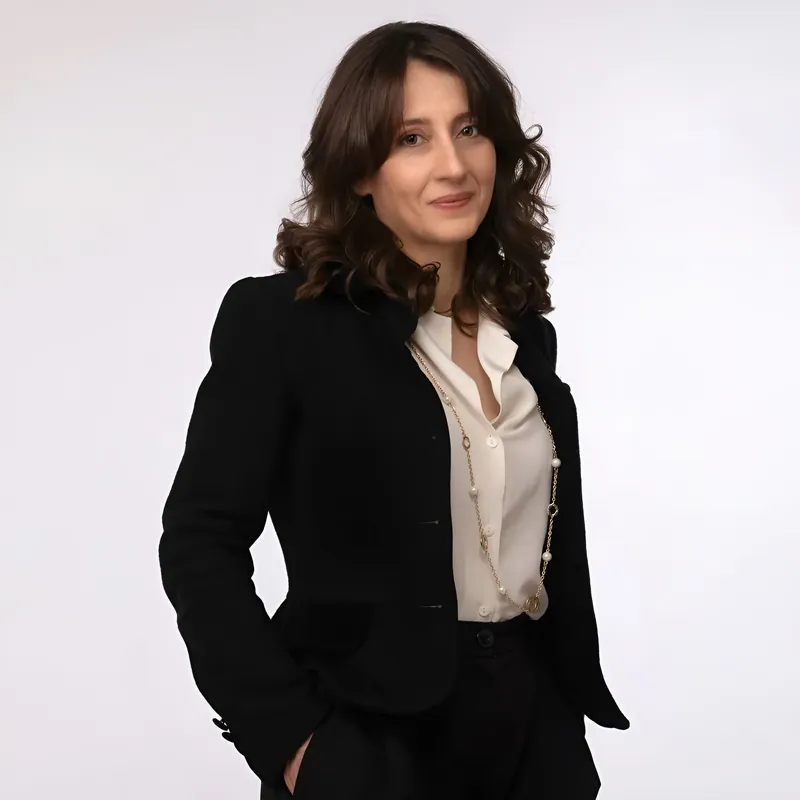 Ritratto aziendale, donna in blazer nero